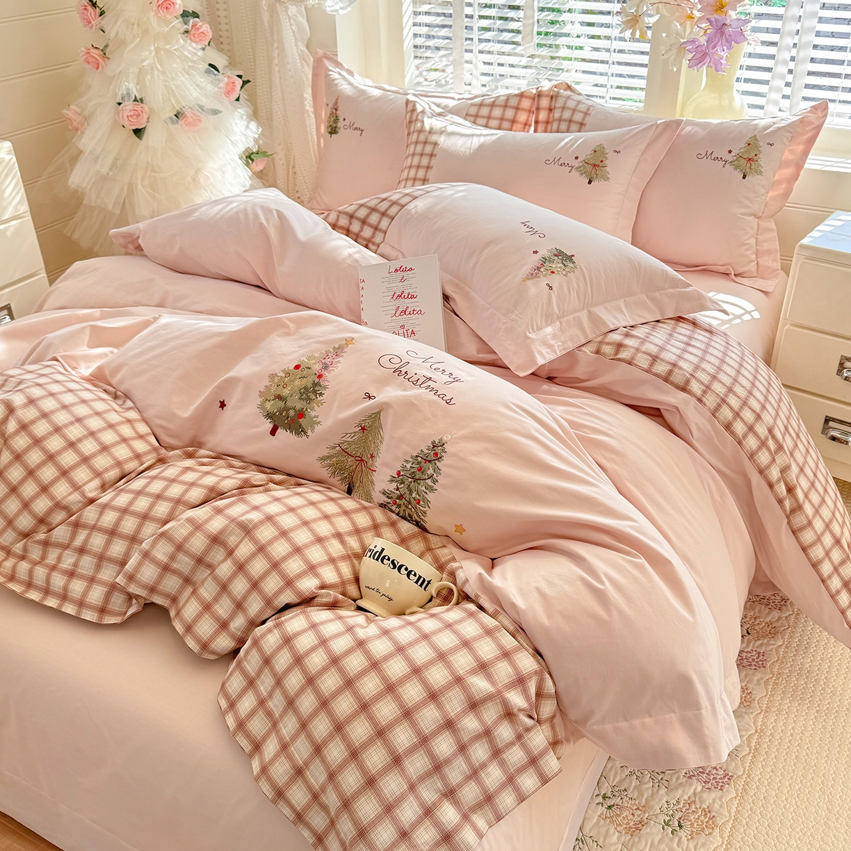 91家纺网 家纺一手货源 找家纺 艾唯希家纺 2026新款优质全棉纯棉工艺刺绣四件套幸运树 幸运树-粉色