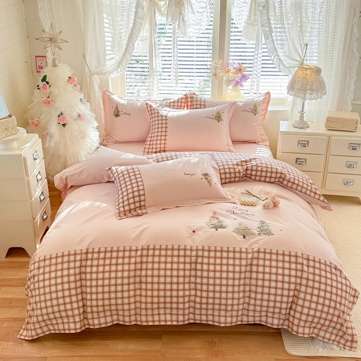 91家纺网 家纺一手货源 找家纺 艾唯希家纺 2026新款优质全棉纯棉工艺刺绣四件套幸运树 幸运树-粉色