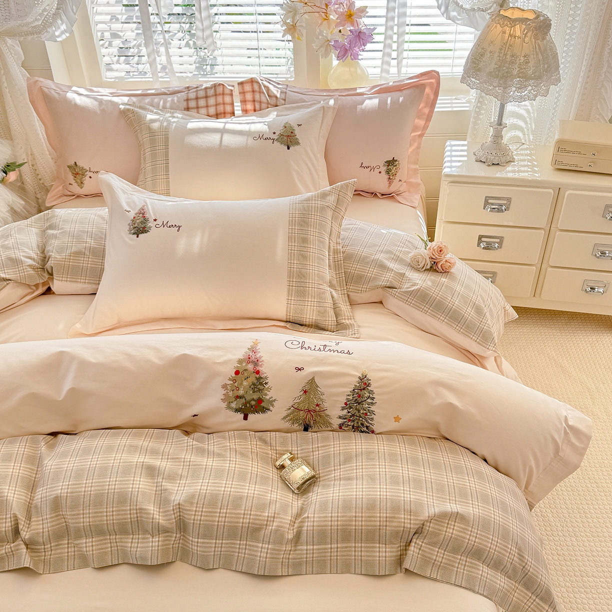 91家纺网 家纺一手货源 找家纺 艾唯希家纺 2026新款优质全棉纯棉工艺刺绣四件套幸运树 幸运树-米杏色