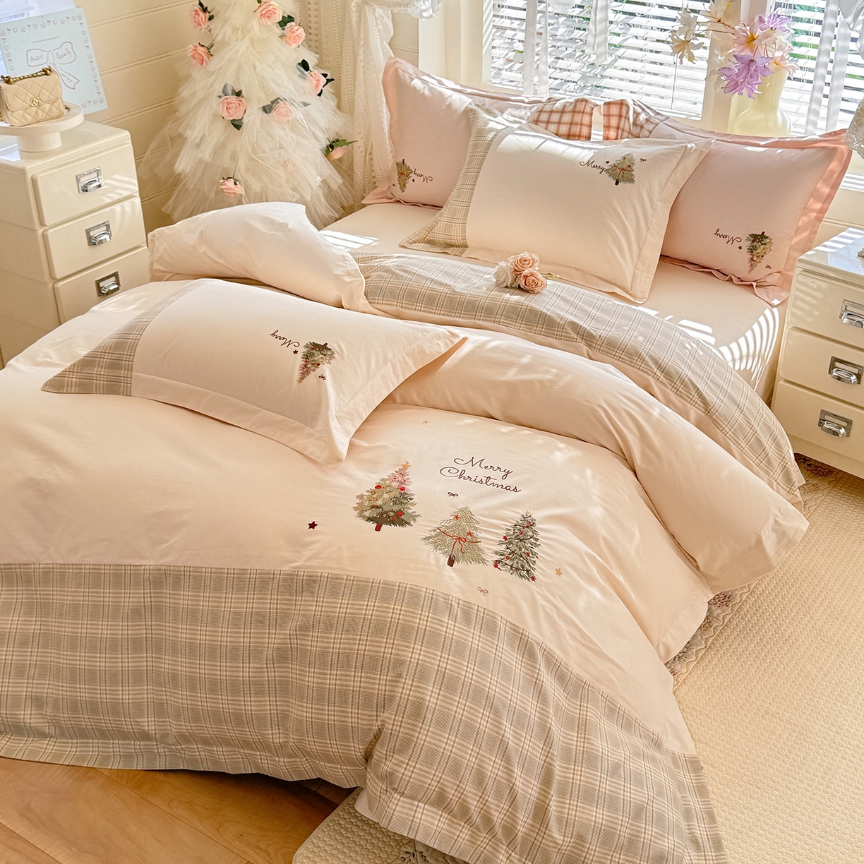 91家纺网 家纺一手货源 找家纺 艾唯希家纺 2026新款优质全棉纯棉工艺刺绣四件套幸运树 幸运树-米杏色