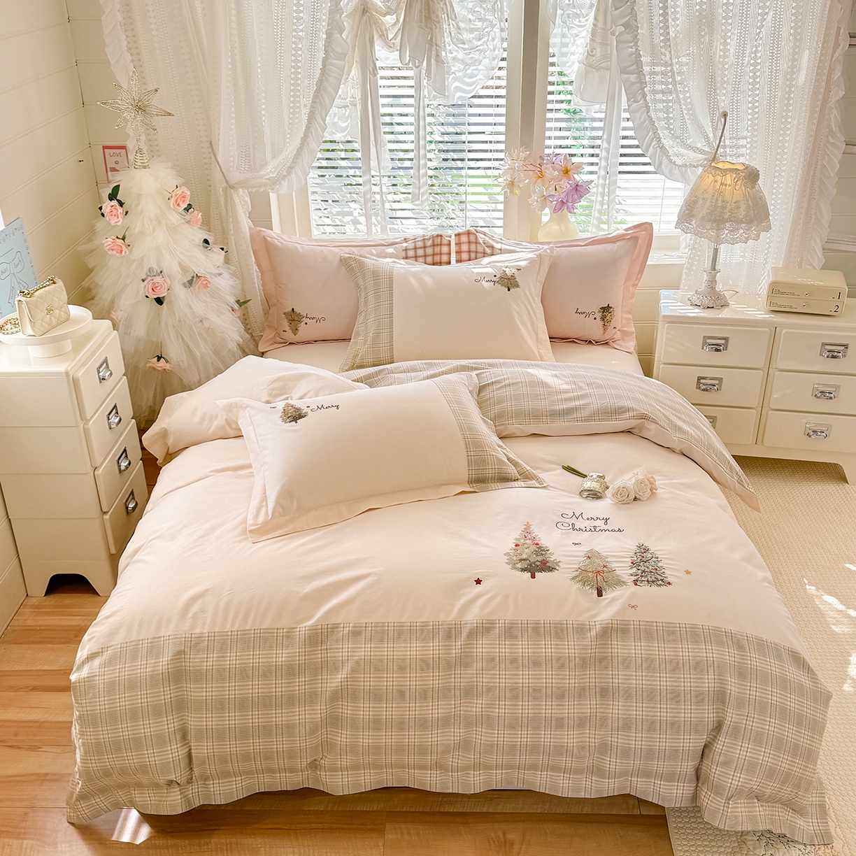 91家纺网 家纺一手货源 找家纺 艾唯希家纺 2026新款优质全棉纯棉工艺刺绣四件套幸运树 幸运树-米杏色