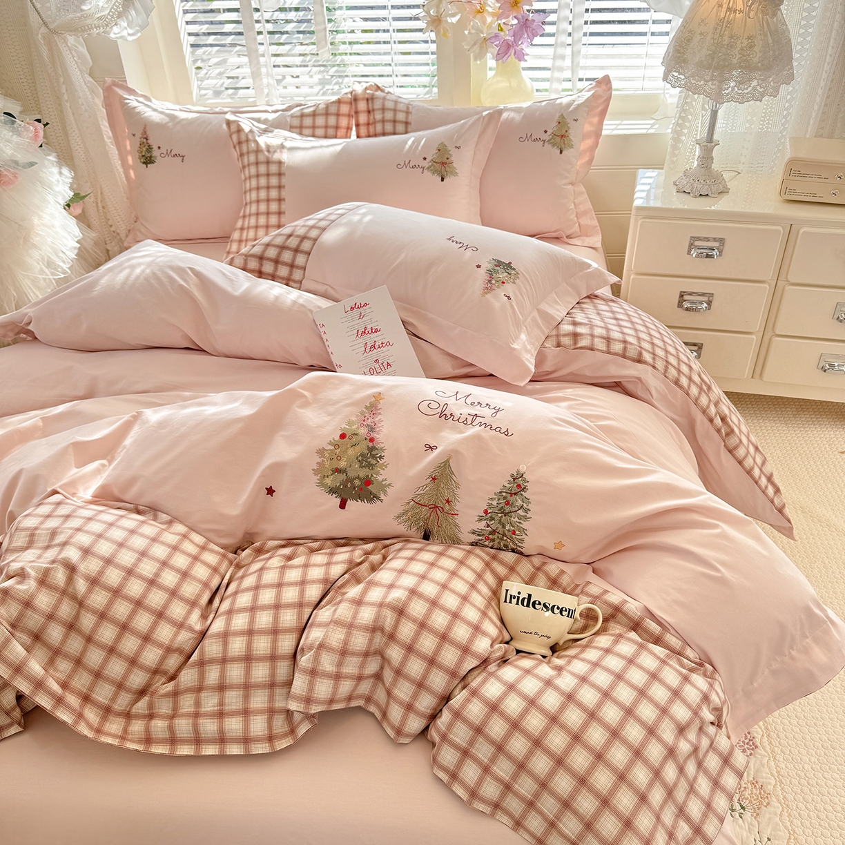 91家纺网 家纺一手货源 找家纺 艾唯希家纺 2026新款优质全棉纯棉工艺刺绣四件套幸运树 幸运树-粉色