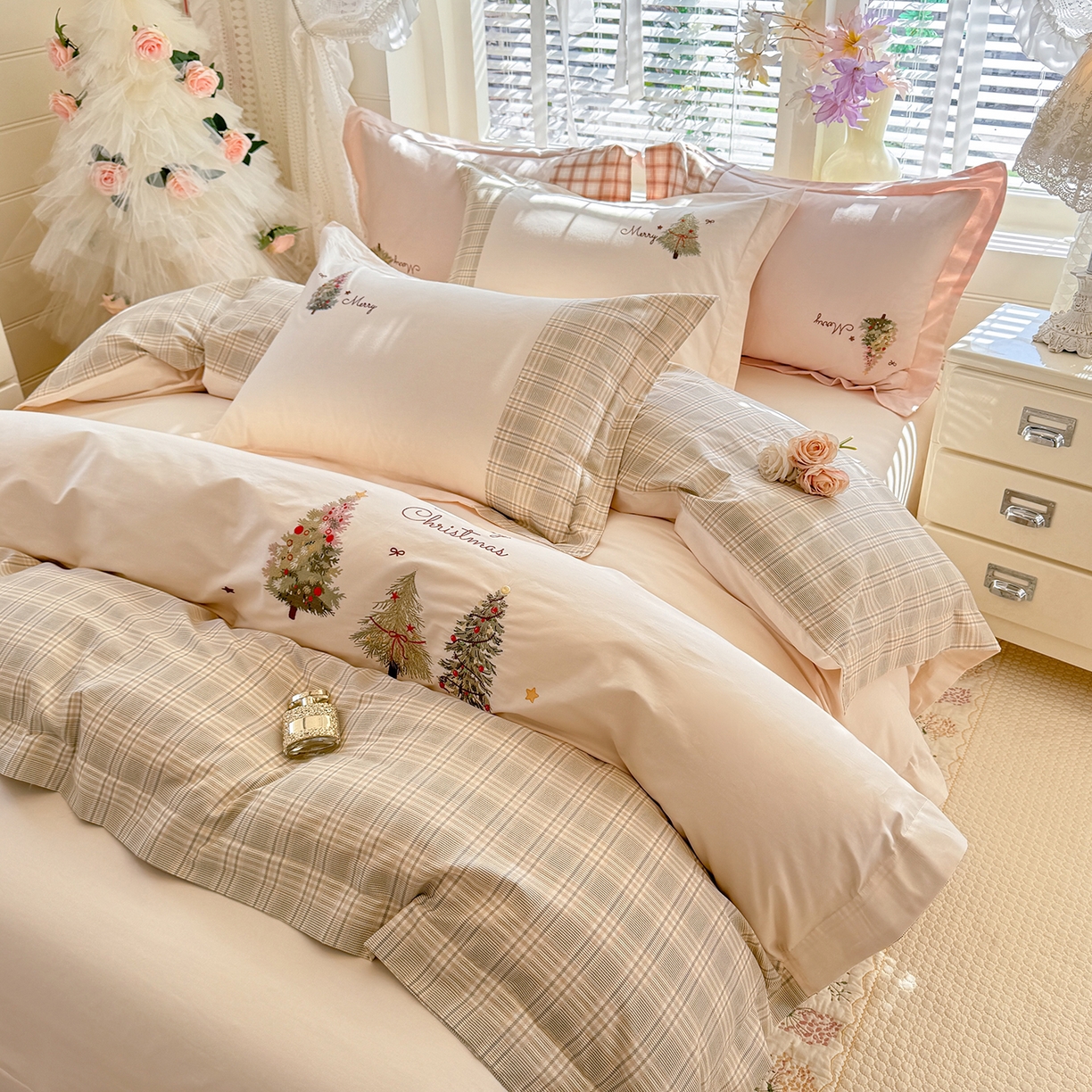 91家纺网 家纺一手货源 找家纺 艾唯希家纺 2026新款优质全棉纯棉工艺刺绣四件套幸运树 幸运树-米杏色