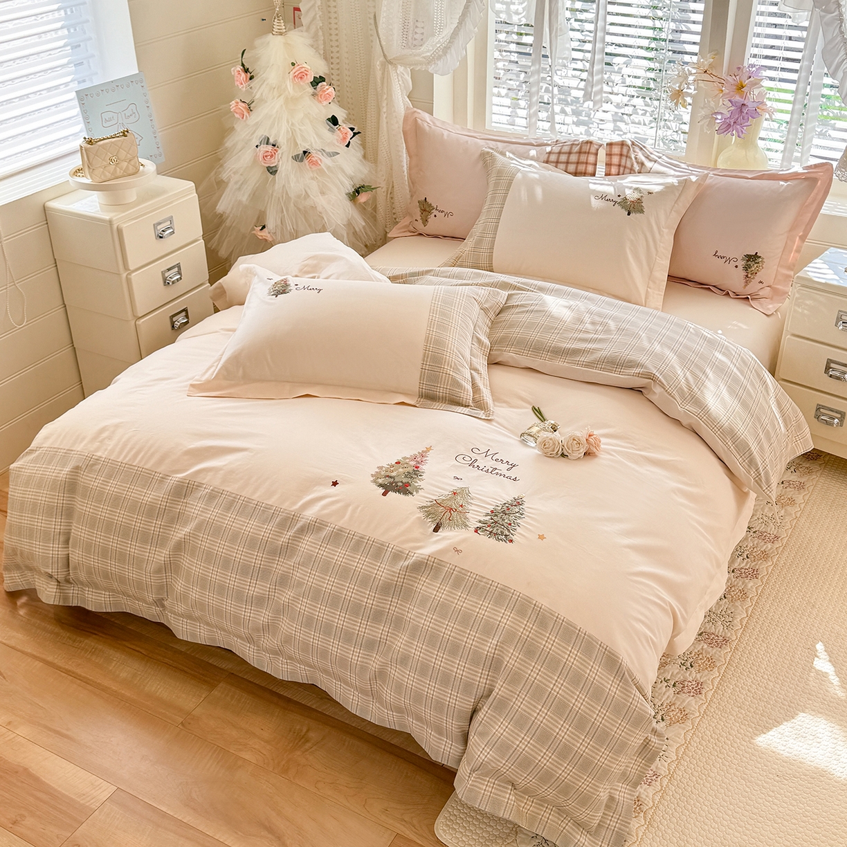 91家纺网 家纺一手货源 找家纺 艾唯希家纺 2026新款优质全棉纯棉工艺刺绣四件套幸运树 幸运树-米杏色