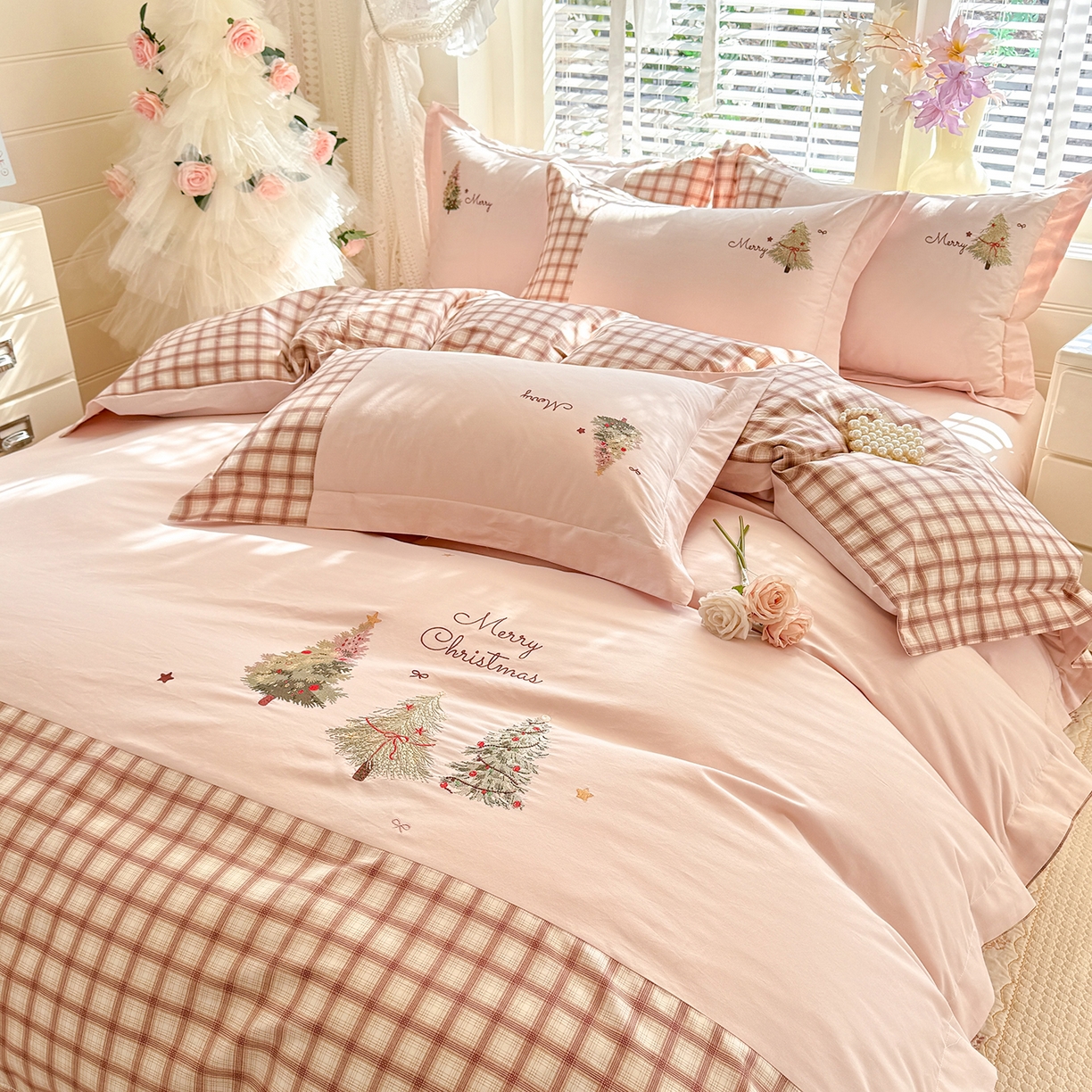 91家纺网 家纺一手货源 找家纺 艾唯希家纺 2026新款优质全棉纯棉工艺刺绣四件套幸运树 幸运树-粉色