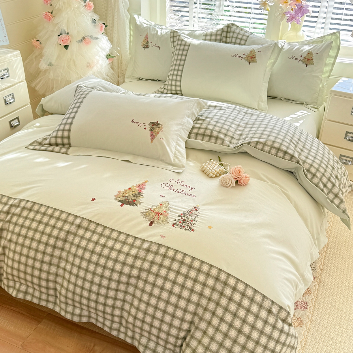 91家纺网 家纺一手货源 找家纺 （总）艾唯希家纺 2025新款韩版全消光雕花绒花边四件套牛奶绒-铃兰花边系列