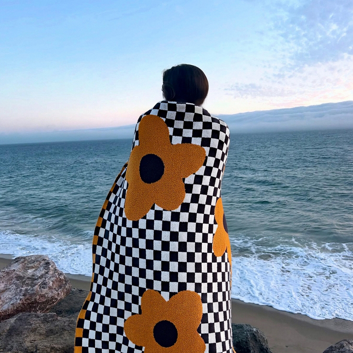 91家纺网 家纺一手货源 找家纺 （总）暖绵绵家纺 2026新款半边绒软糯棋盘花镜盖毯-艾莎