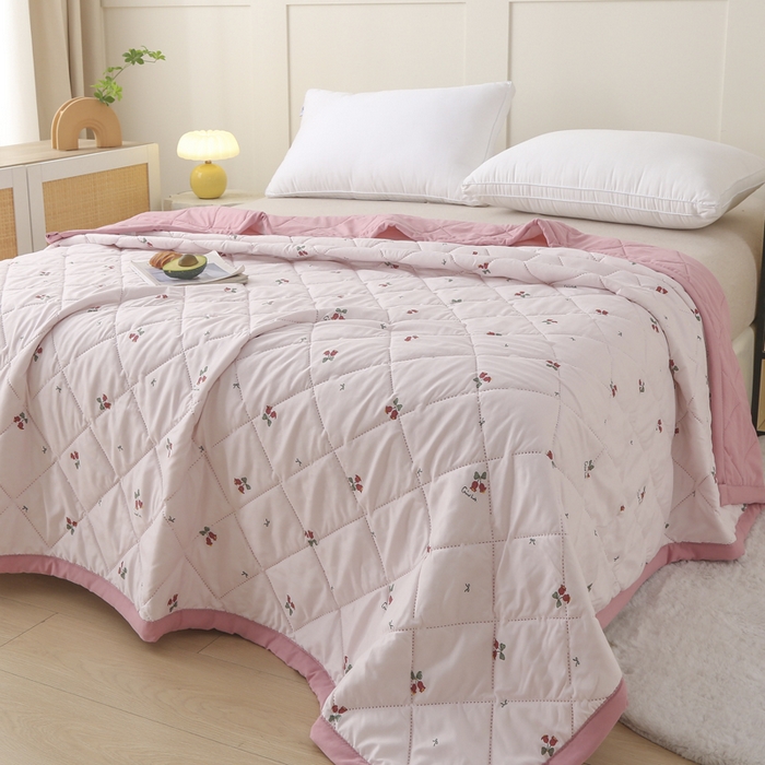 91家纺网 家纺一手货源 找家纺 被多多被业 2026新款水洗棉印花夏被空调被夏凉被 粉嘟爱情