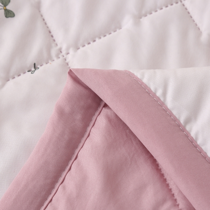 91家纺网 家纺一手货源 找家纺 被多多被业 2026新款水洗棉印花夏被空调被夏凉被 粉嘟爱情