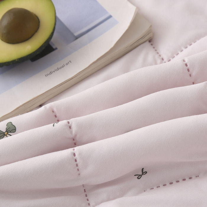 91家纺网 家纺一手货源 找家纺 被多多被业 2026新款水洗棉印花夏被空调被夏凉被 粉嘟爱情