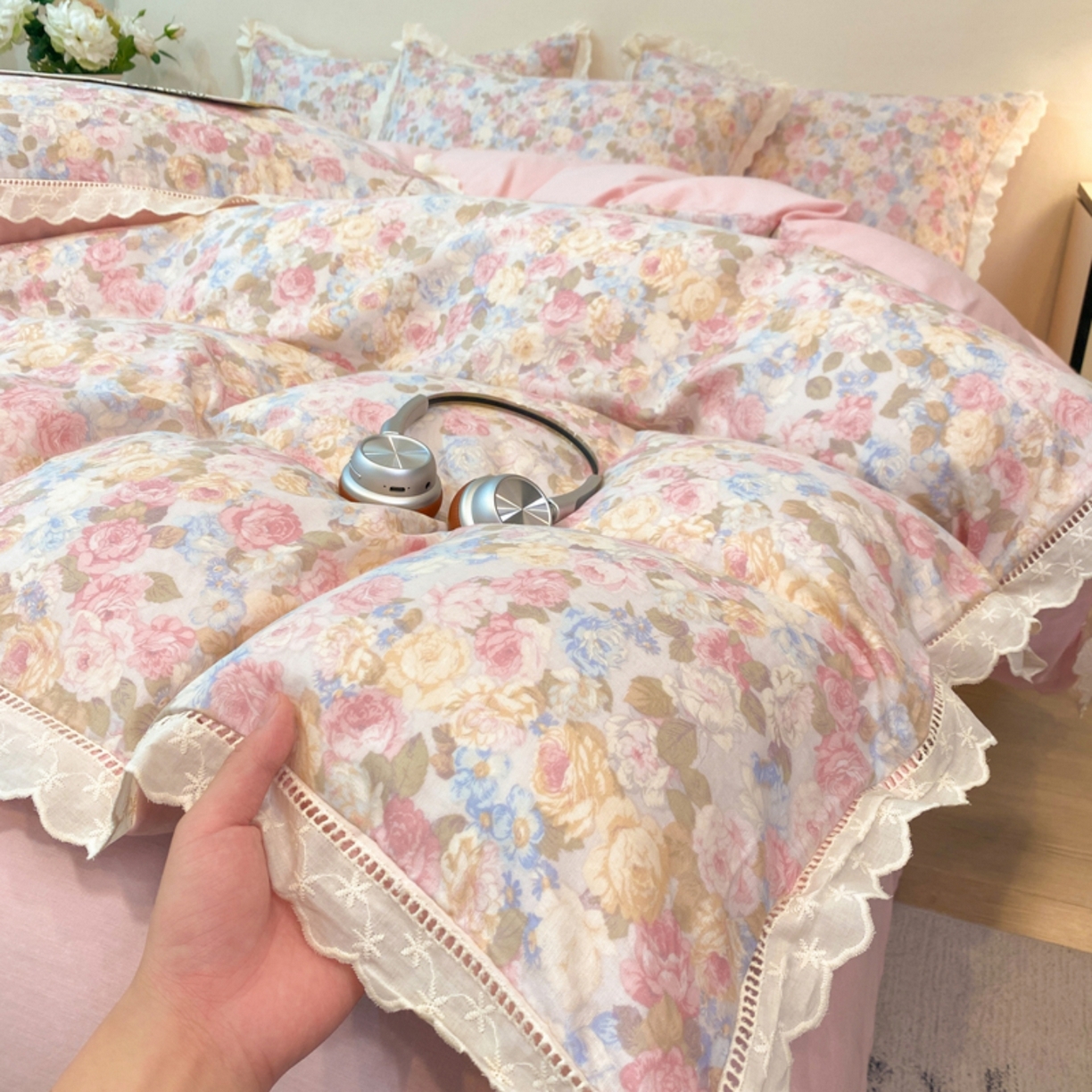 91家纺网 家纺一手货源 找家纺 红淳家纺 2026新款全棉A类双层纱四件套 科莫花园-粉（花边款）