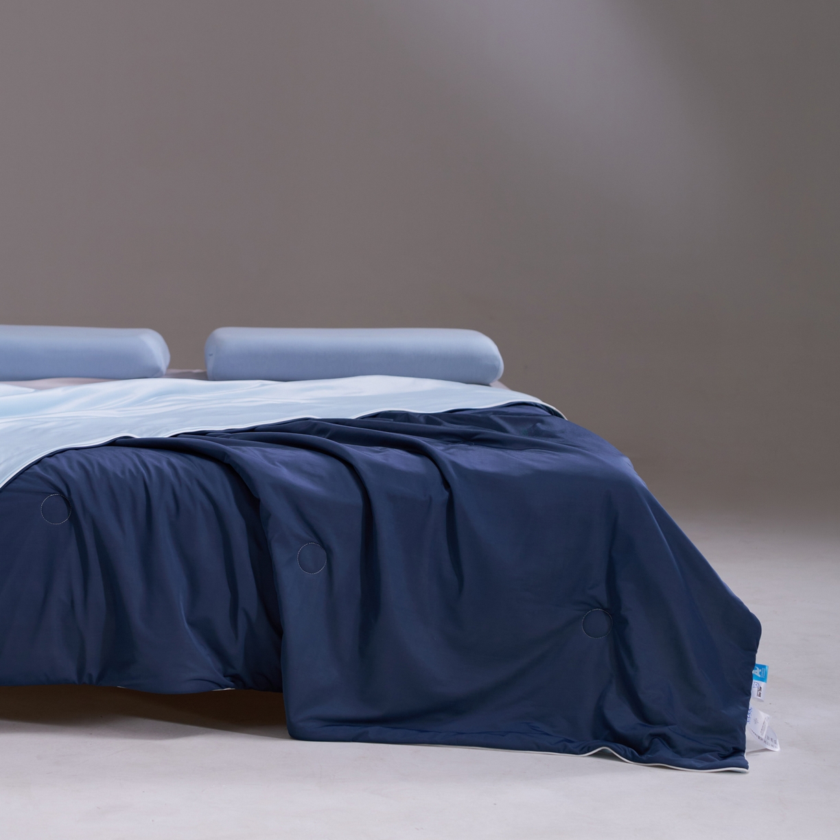 91家纺网 家纺一手货源 找家纺 佳轩家纺 2026新款超柔凉感丝夏被夏凉被空调被 深睡蓝