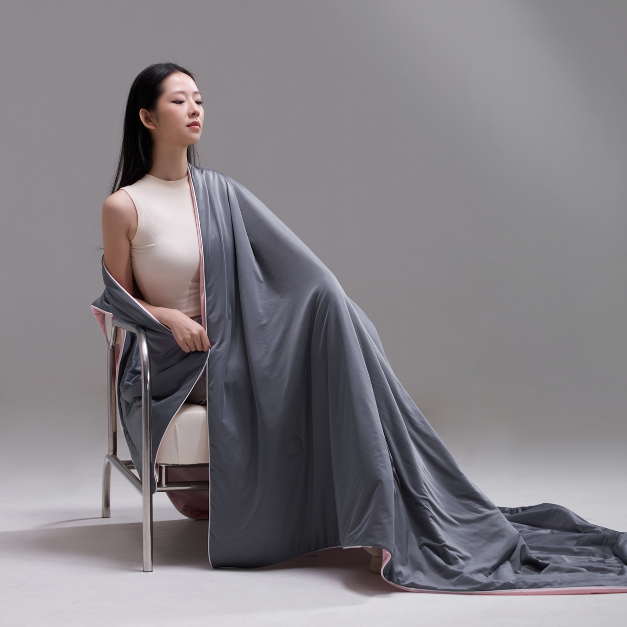 91家纺网 家纺一手货源 找家纺 佳轩家纺 2026新款超柔凉感丝夏被夏凉被空调被 雾灰粉