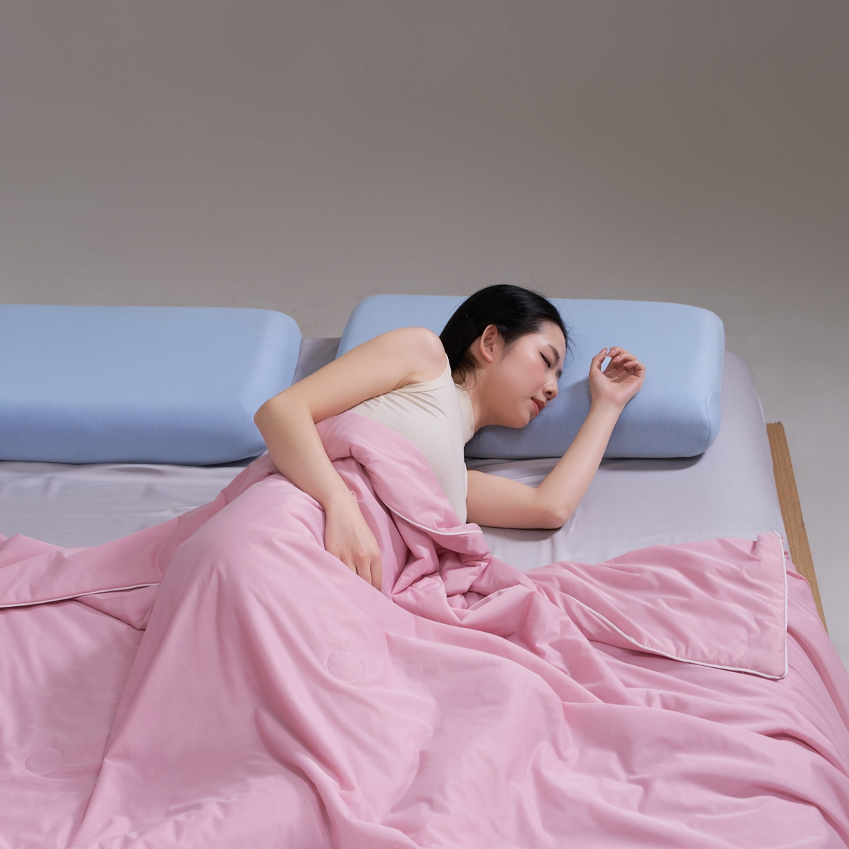 91家纺网 家纺一手货源 找家纺 佳轩家纺 2026新款超柔凉感丝夏被夏凉被空调被 豆沙粉