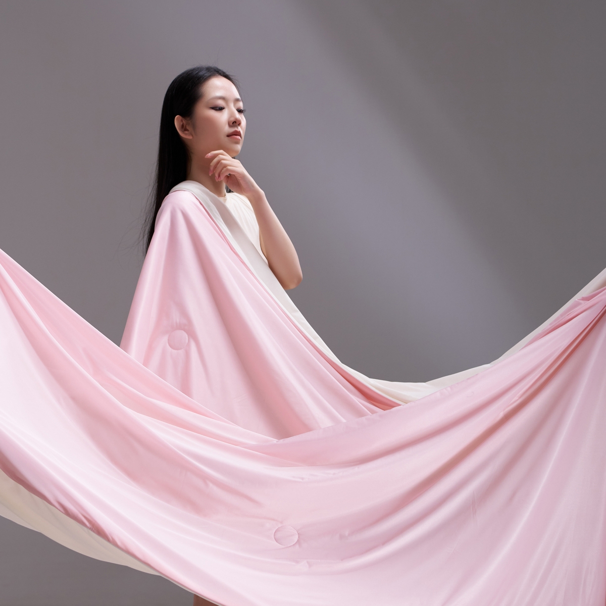 91家纺网 家纺一手货源 找家纺 佳轩家纺 2026新款超柔凉感丝夏被夏凉被空调被 浅粉-米黄