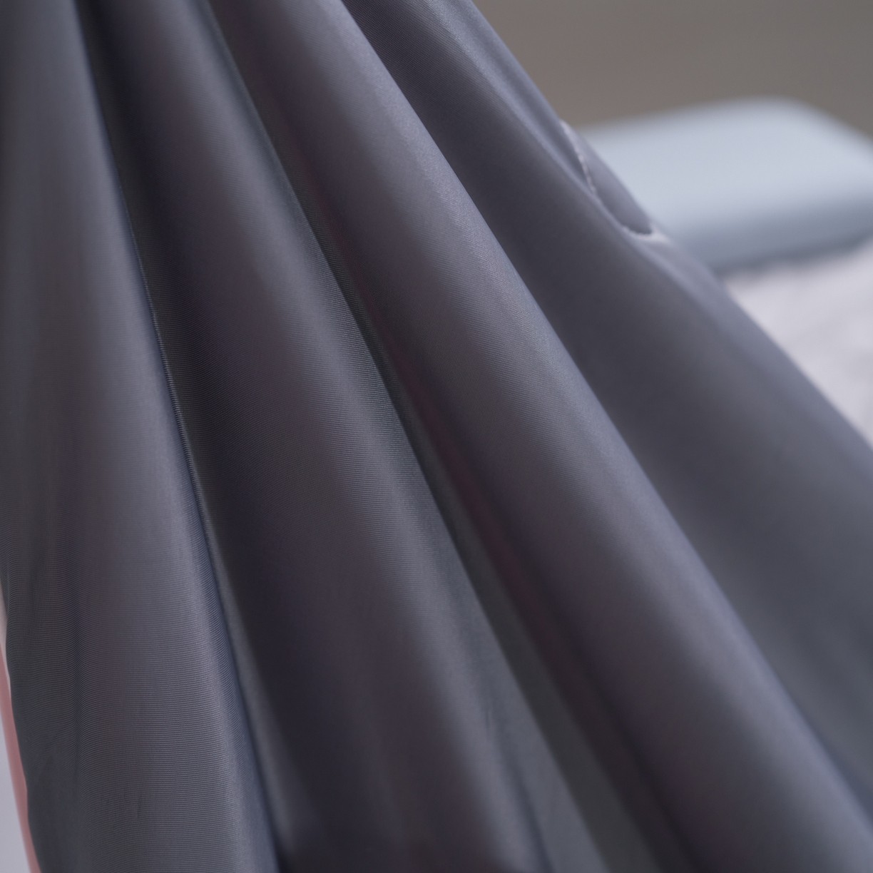 91家纺网 家纺一手货源 找家纺 佳轩家纺 2026新款超柔凉感丝夏被夏凉被空调被 雾灰粉