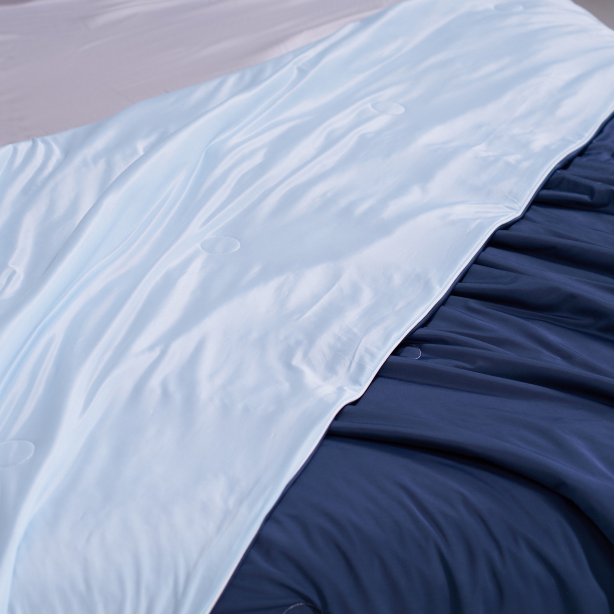 91家纺网 家纺一手货源 找家纺 佳轩家纺 2026新款超柔凉感丝夏被夏凉被空调被 深睡蓝