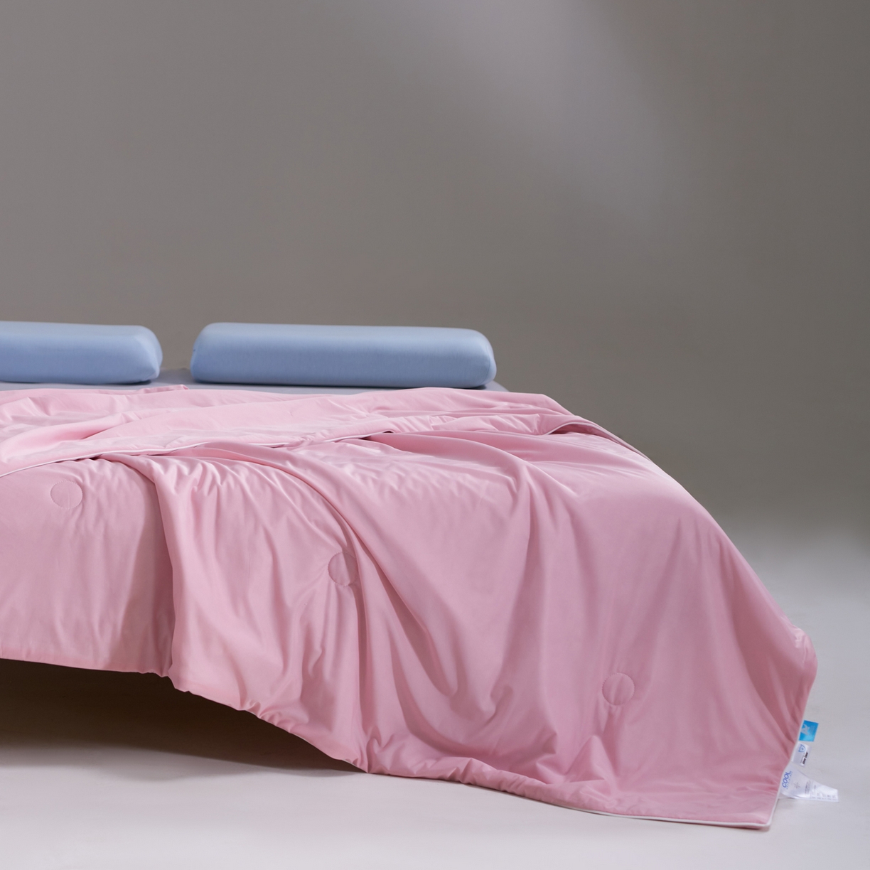 91家纺网 家纺一手货源 找家纺 佳轩家纺 2026新款超柔凉感丝夏被夏凉被空调被 豆沙粉