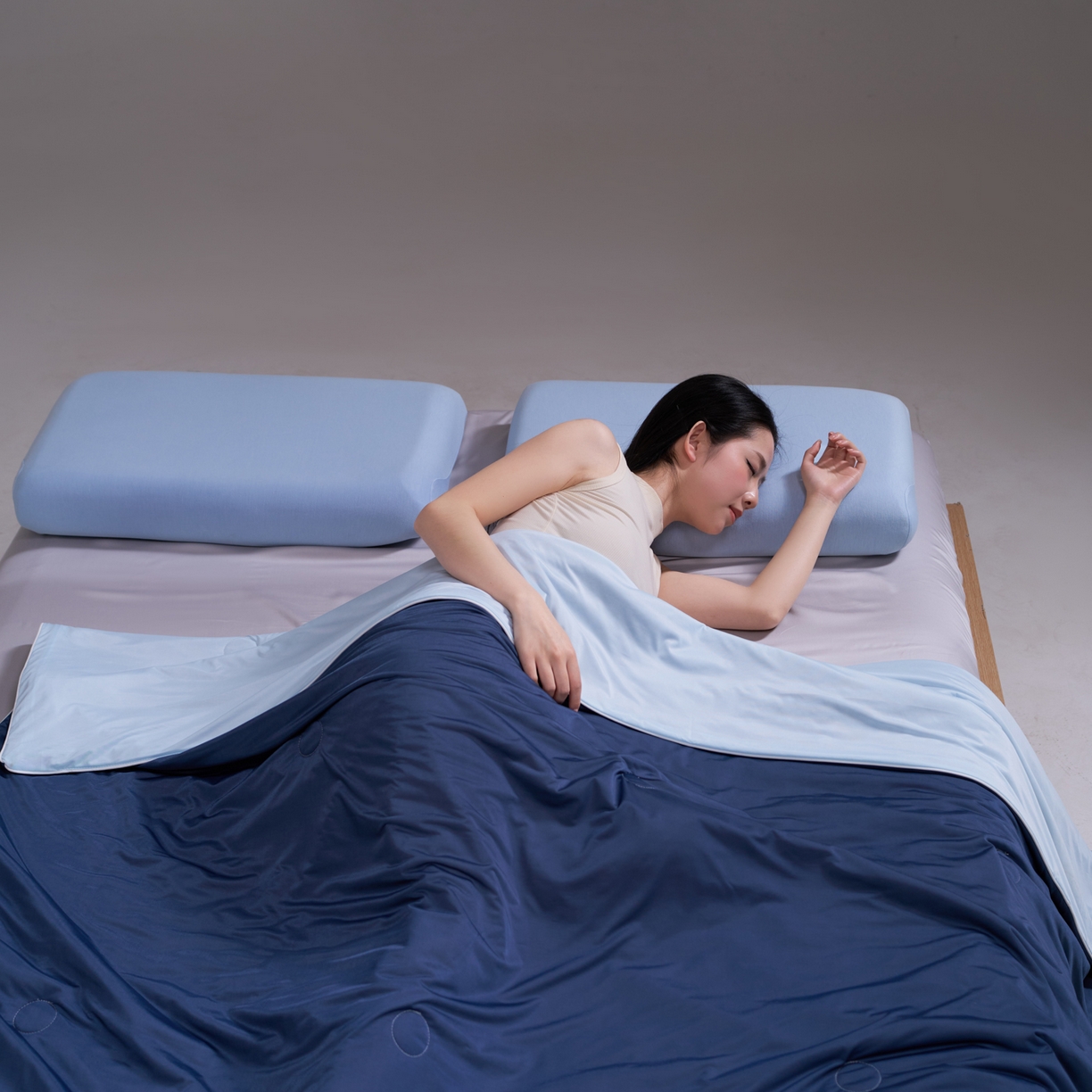 91家纺网 家纺一手货源 找家纺 佳轩家纺 2026新款超柔凉感丝夏被夏凉被空调被 深睡蓝