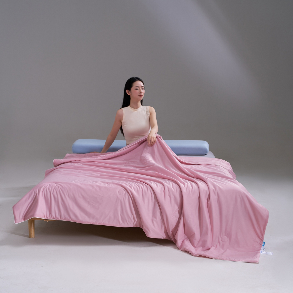 91家纺网 家纺一手货源 找家纺 佳轩家纺 2026新款超柔凉感丝夏被夏凉被空调被 豆沙粉