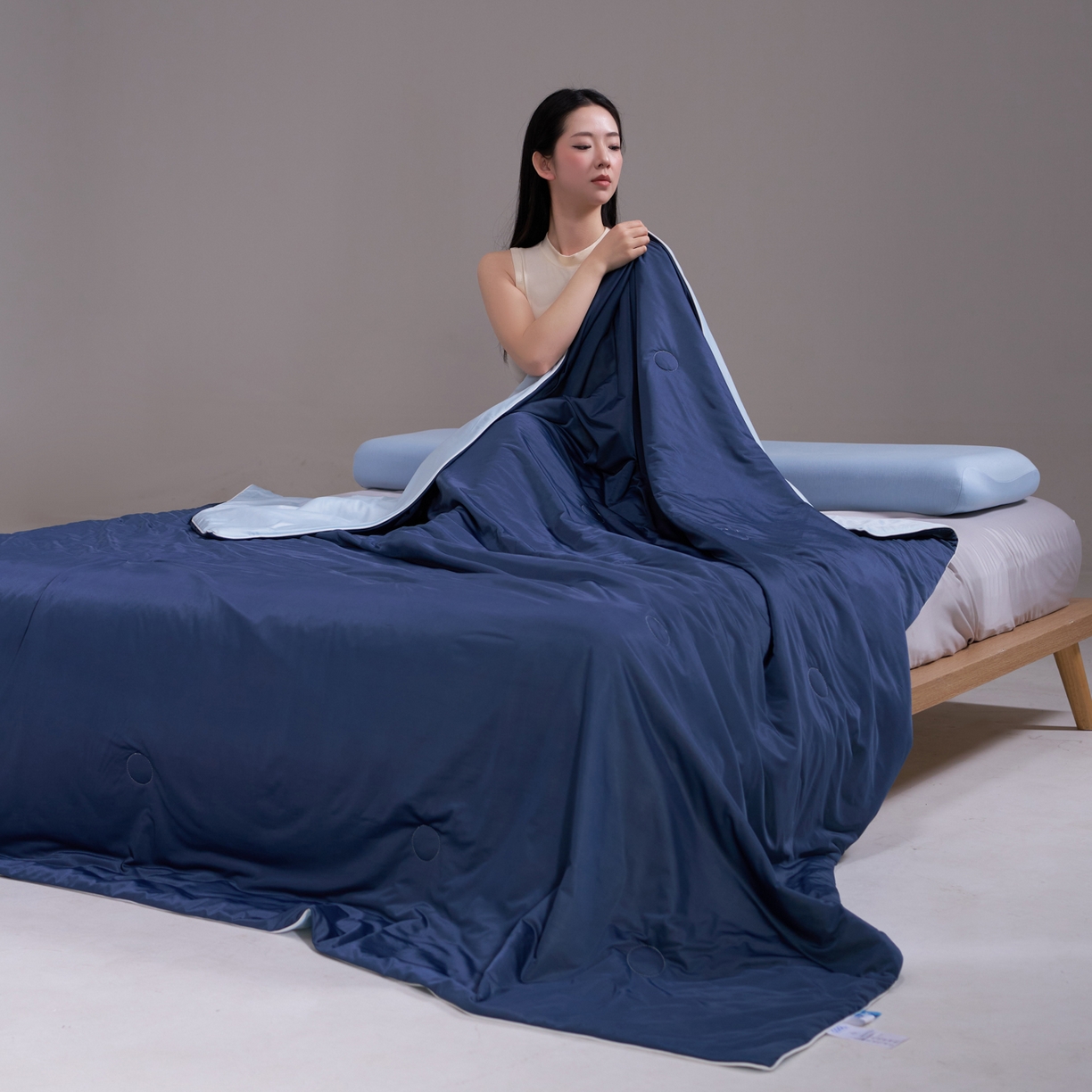 91家纺网 家纺一手货源 找家纺 佳轩家纺 2026新款超柔凉感丝夏被夏凉被空调被 深睡蓝
