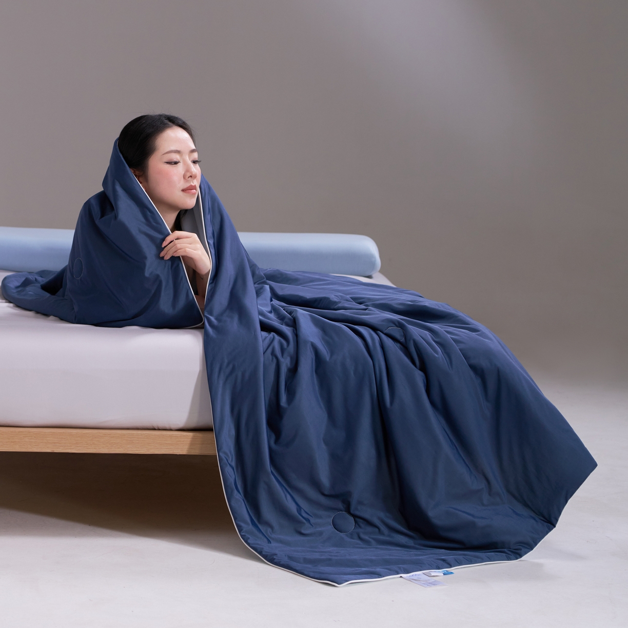 91家纺网 家纺一手货源 找家纺 佳轩家纺 2026新款超柔凉感丝夏被夏凉被空调被 深睡蓝