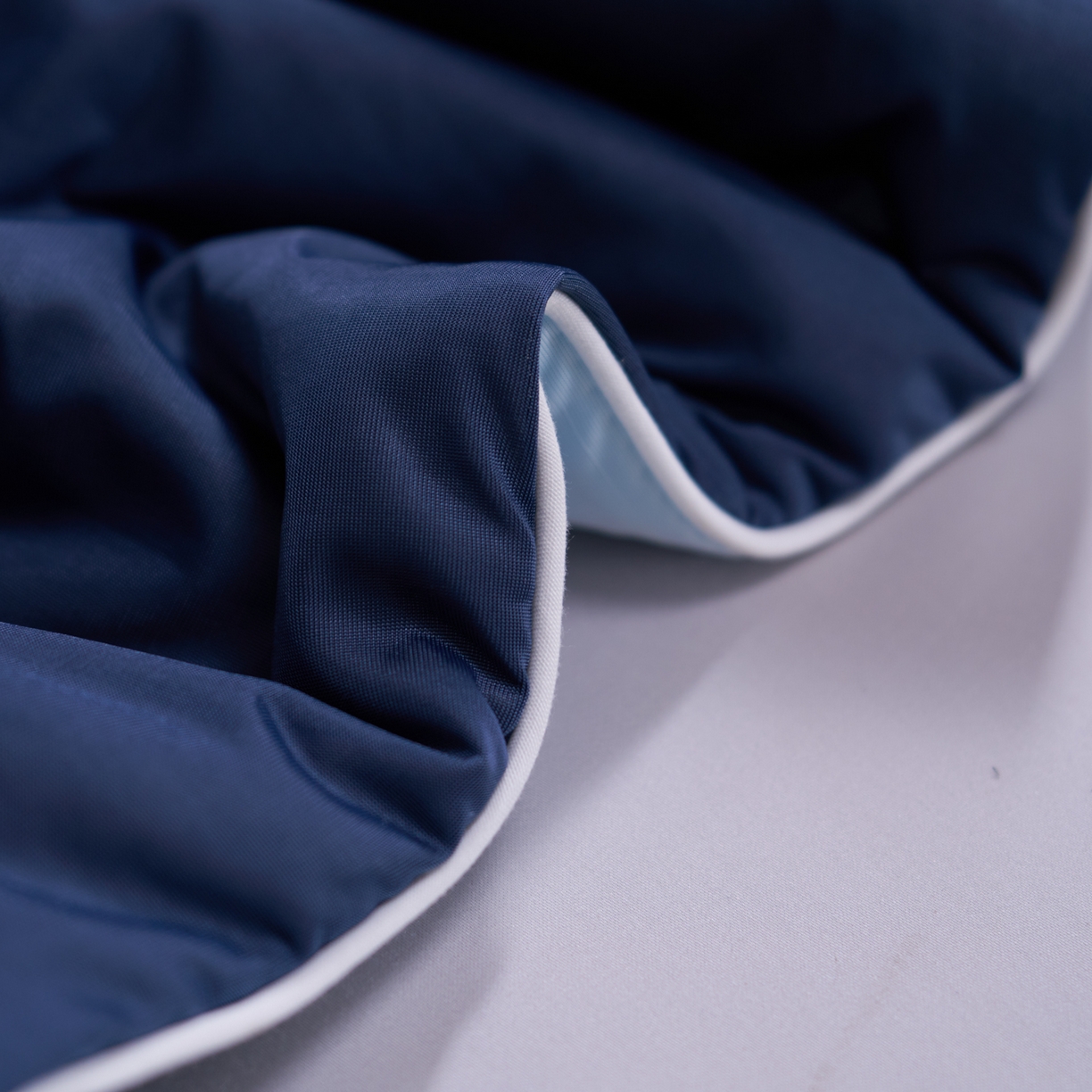 91家纺网 家纺一手货源 找家纺 佳轩家纺 2026新款超柔凉感丝夏被夏凉被空调被 深睡蓝