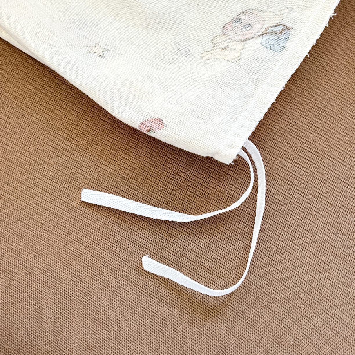 91家纺网 家纺一手货源 找家纺 红淳家纺 2026新款全棉A类双层纱四件套 可爱星人（普通款）