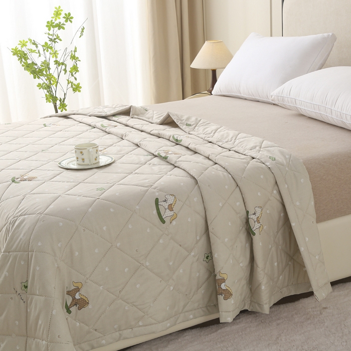 91家纺网 家纺一手货源 找家纺 被多多被业 2026新款亲肤棉夏被空调被夏凉被 木马-咖