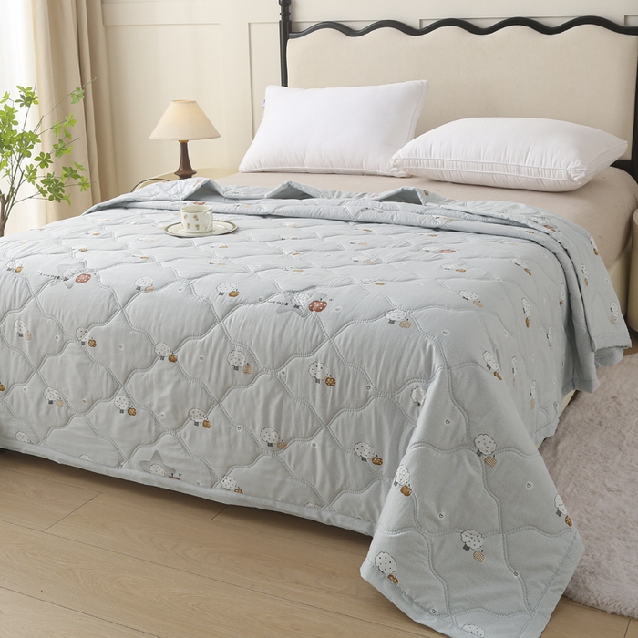 91家纺网 家纺一手货源 找家纺 被多多被业 2026新款亲肤棉夏被空调被夏凉被 苹果树-灰