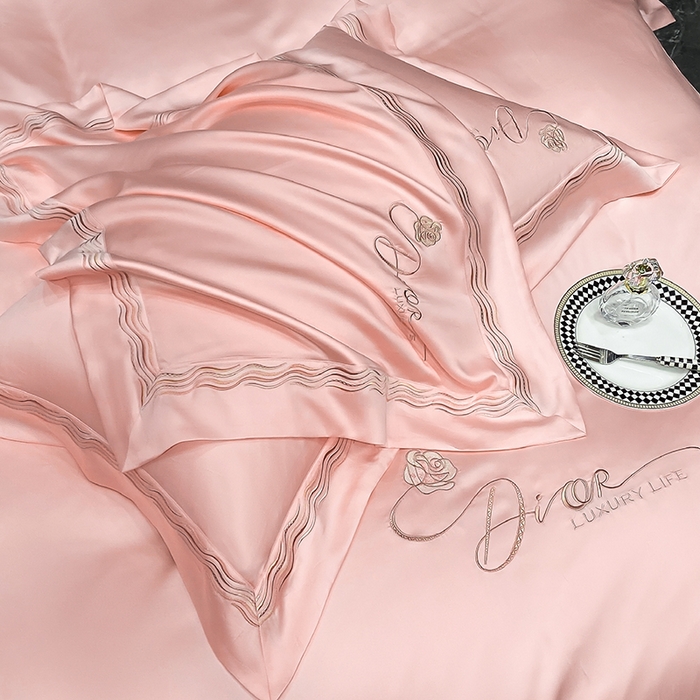 91家纺网 家纺一手货源 找家纺 家居1号家纺 2026新款60支LF级奥地利兰精天丝四件套-迪莉尔 迪莉尔-荷粉