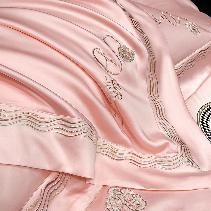 91家纺网 家纺一手货源 找家纺 家居1号家纺 2026新款60支LF级奥地利兰精天丝四件套-迪莉尔 迪莉尔-荷粉