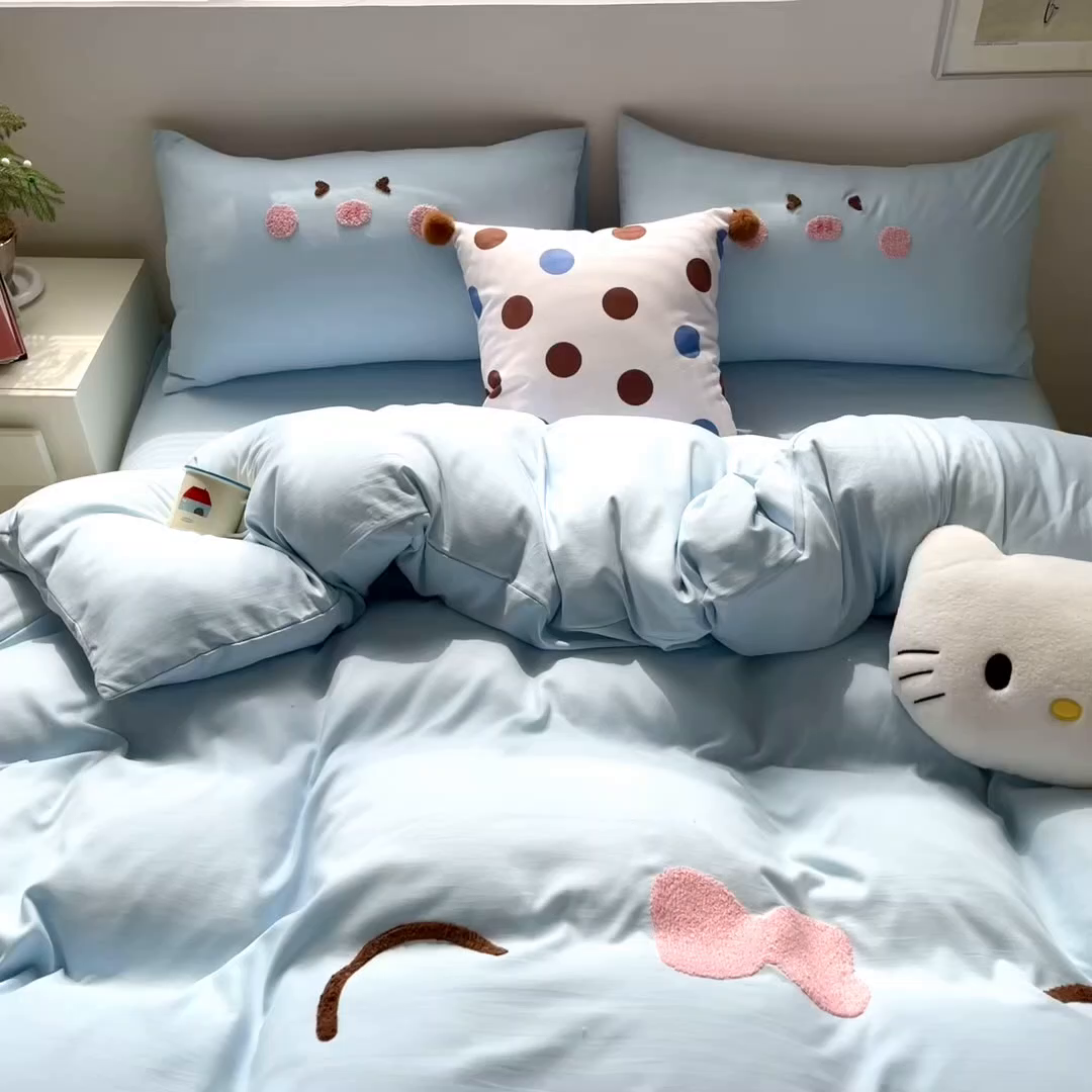 91家纺网 家纺一手货源 找家纺 沐珩家纺 2026新款水洗棉毛巾绣系列四件套 蓝猫猫