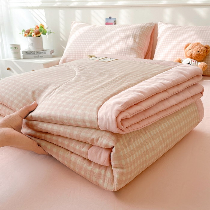 91家纺网 家纺一手货源 找家纺 仁凯家纺 2026新款A类里外全棉新疆棉花夏被四件套 被子被芯 粉雾格