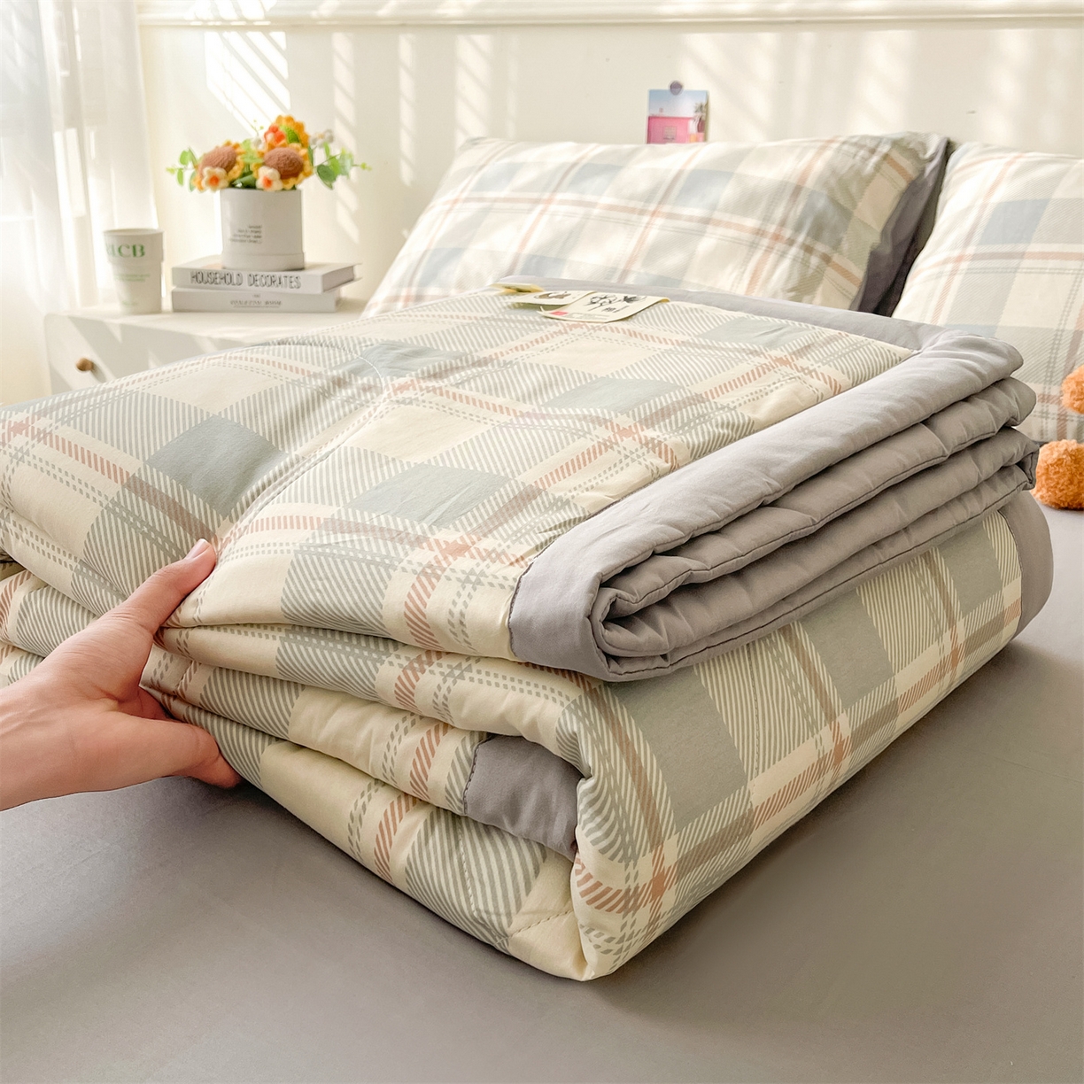 91家纺网 家纺一手货源 找家纺 仁凯家纺 2026新款A类里外全棉新疆棉花夏被四件套 被子被芯 简序-格纹