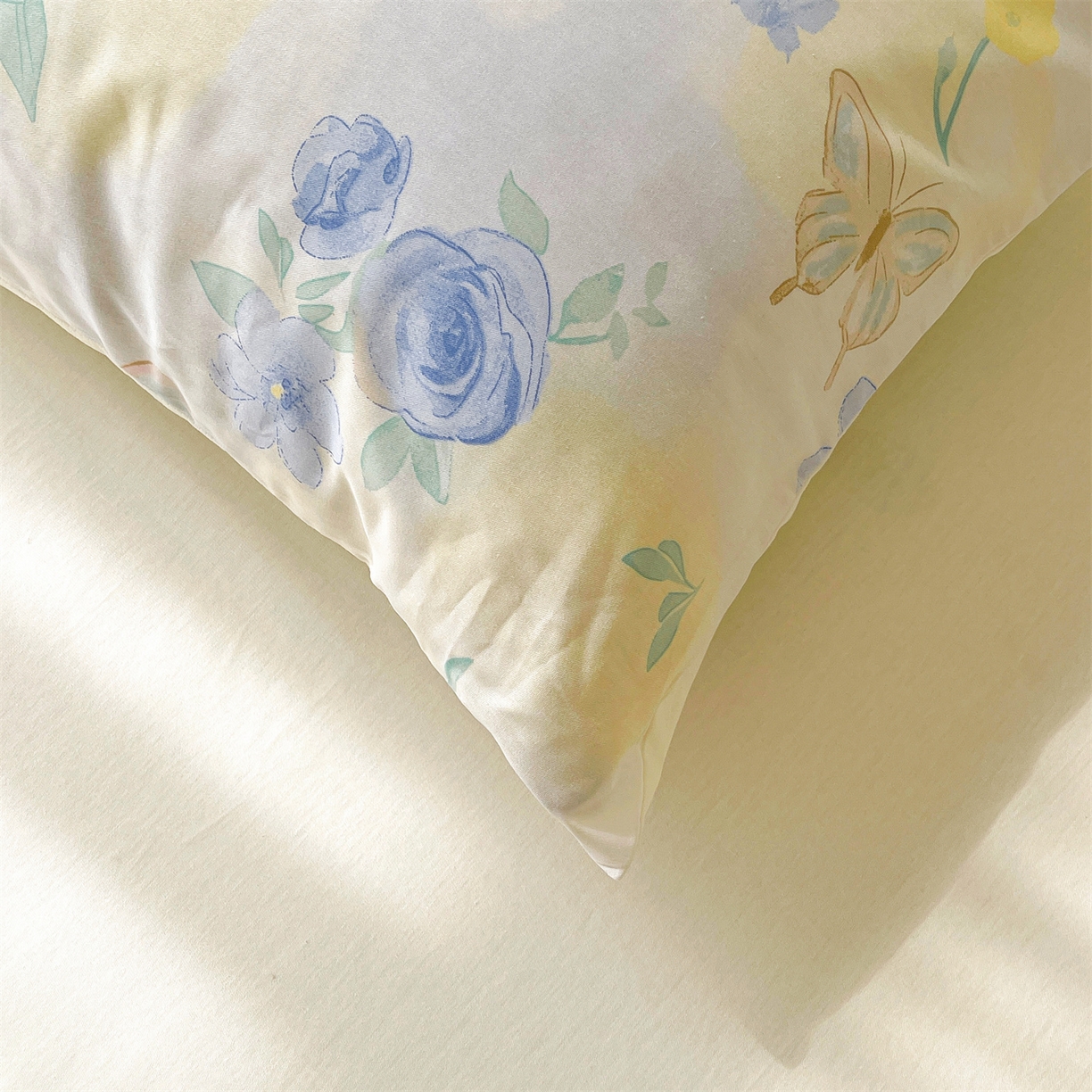 91家纺网 家纺一手货源 找家纺 仁凯家纺 2026新款A类里外全棉新疆棉花夏被四件套 被子被芯 水彩蝶梦