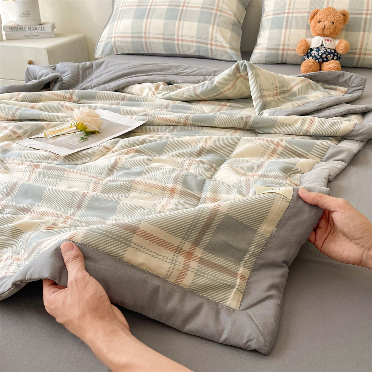 91家纺网 家纺一手货源 找家纺 仁凯家纺 2026新款A类里外全棉新疆棉花夏被四件套 被子被芯 简序-格纹