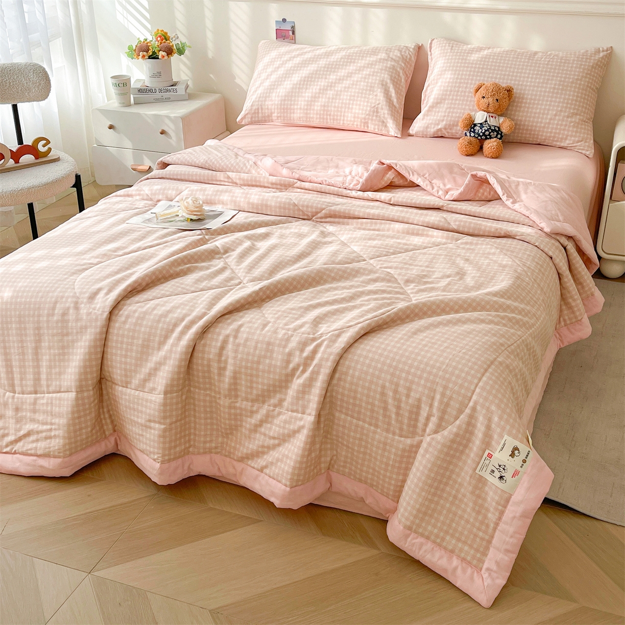 91家纺网 家纺一手货源 找家纺 仁凯家纺 2026新款A类里外全棉新疆棉花夏被四件套 被子被芯 粉雾格