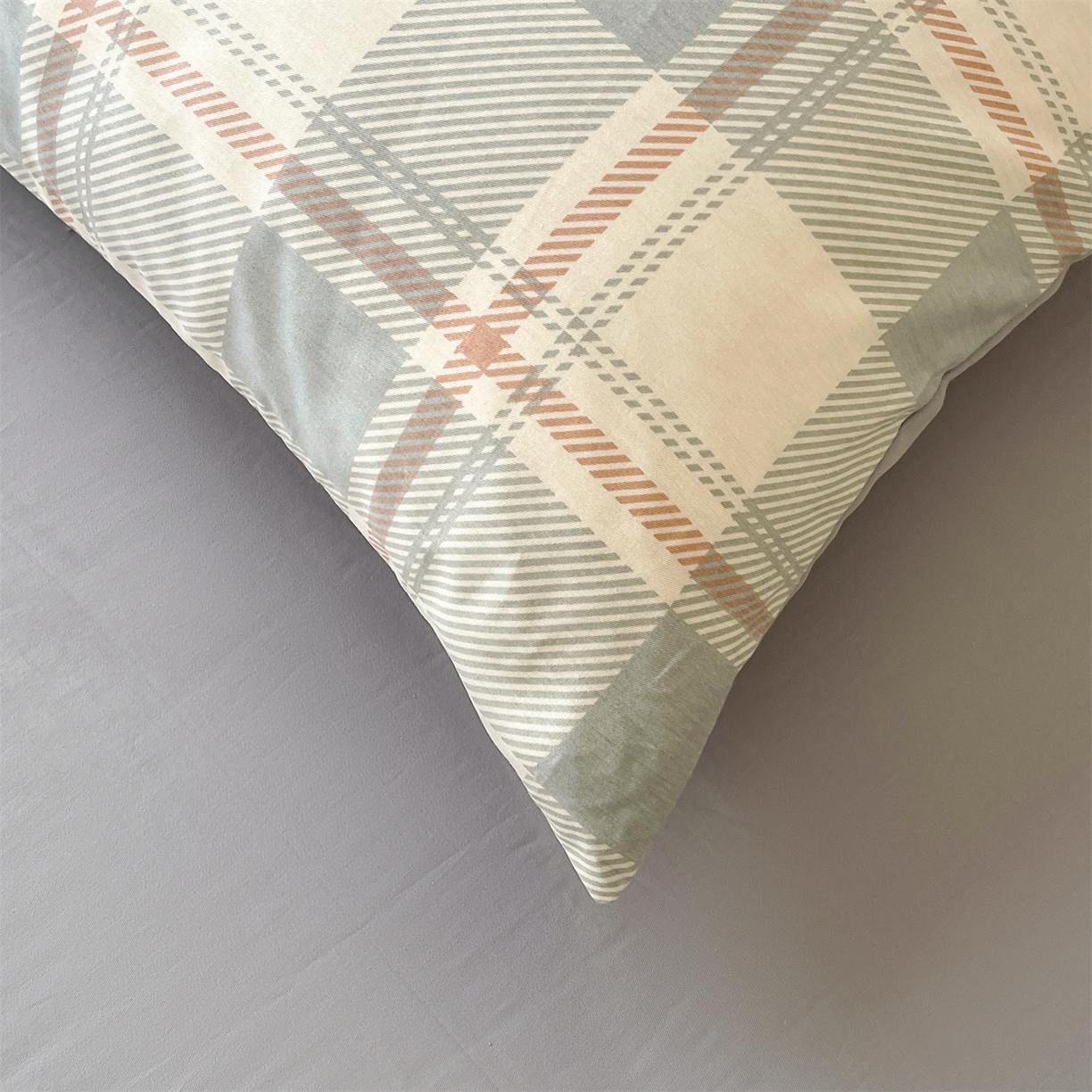 91家纺网 家纺一手货源 找家纺 仁凯家纺 2026新款A类里外全棉新疆棉花夏被四件套 被子被芯 简序-格纹