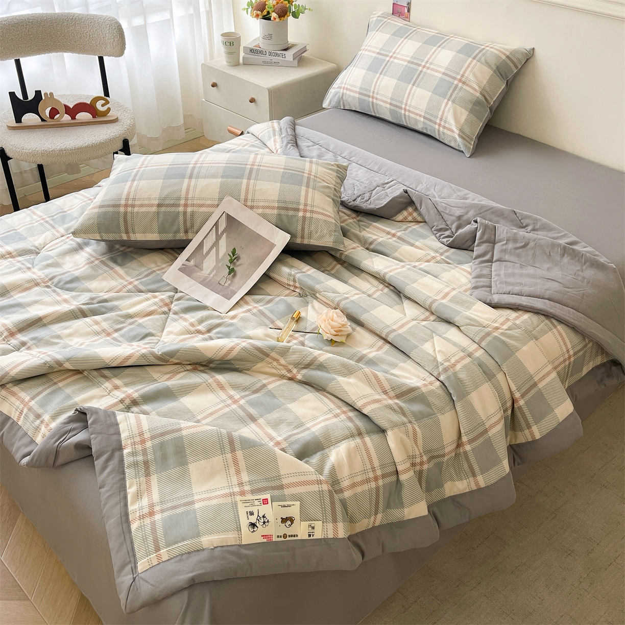 91家纺网 家纺一手货源 找家纺 仁凯家纺 2026新款A类里外全棉新疆棉花夏被四件套 被子被芯 简序-格纹