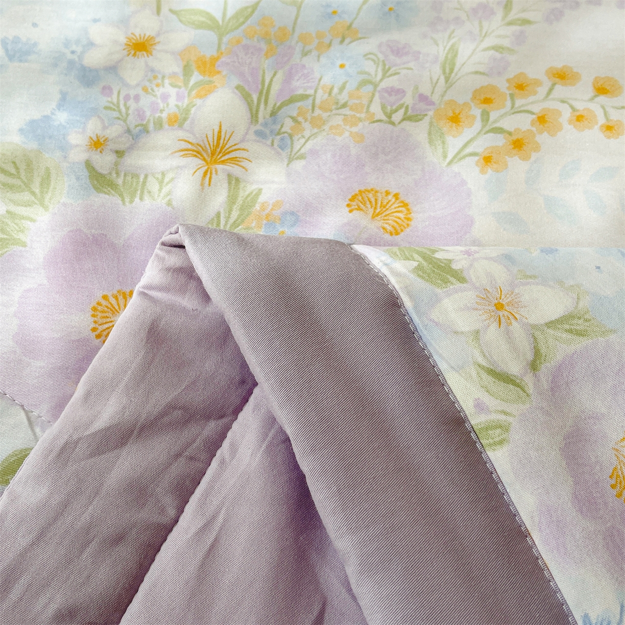 91家纺网 家纺一手货源 找家纺 仁凯家纺 2026新款A类里外全棉新疆棉花夏被四件套 被子被芯 紫雾花境