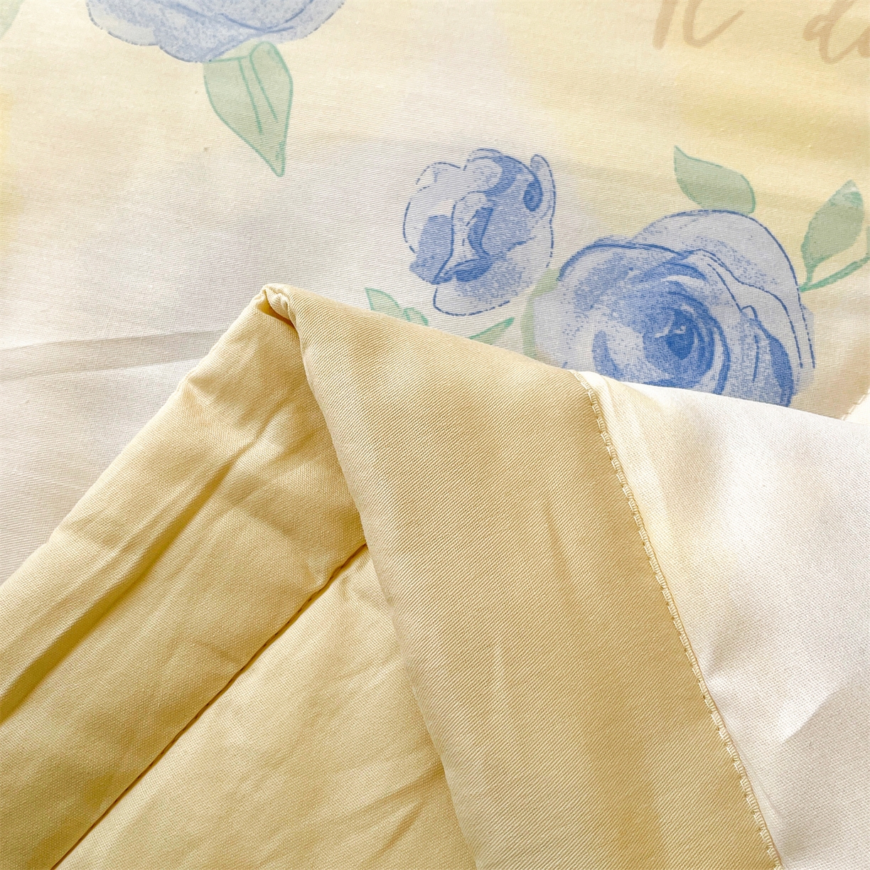 91家纺网 家纺一手货源 找家纺 仁凯家纺 2026新款A类里外全棉新疆棉花夏被四件套 被子被芯 水彩蝶梦