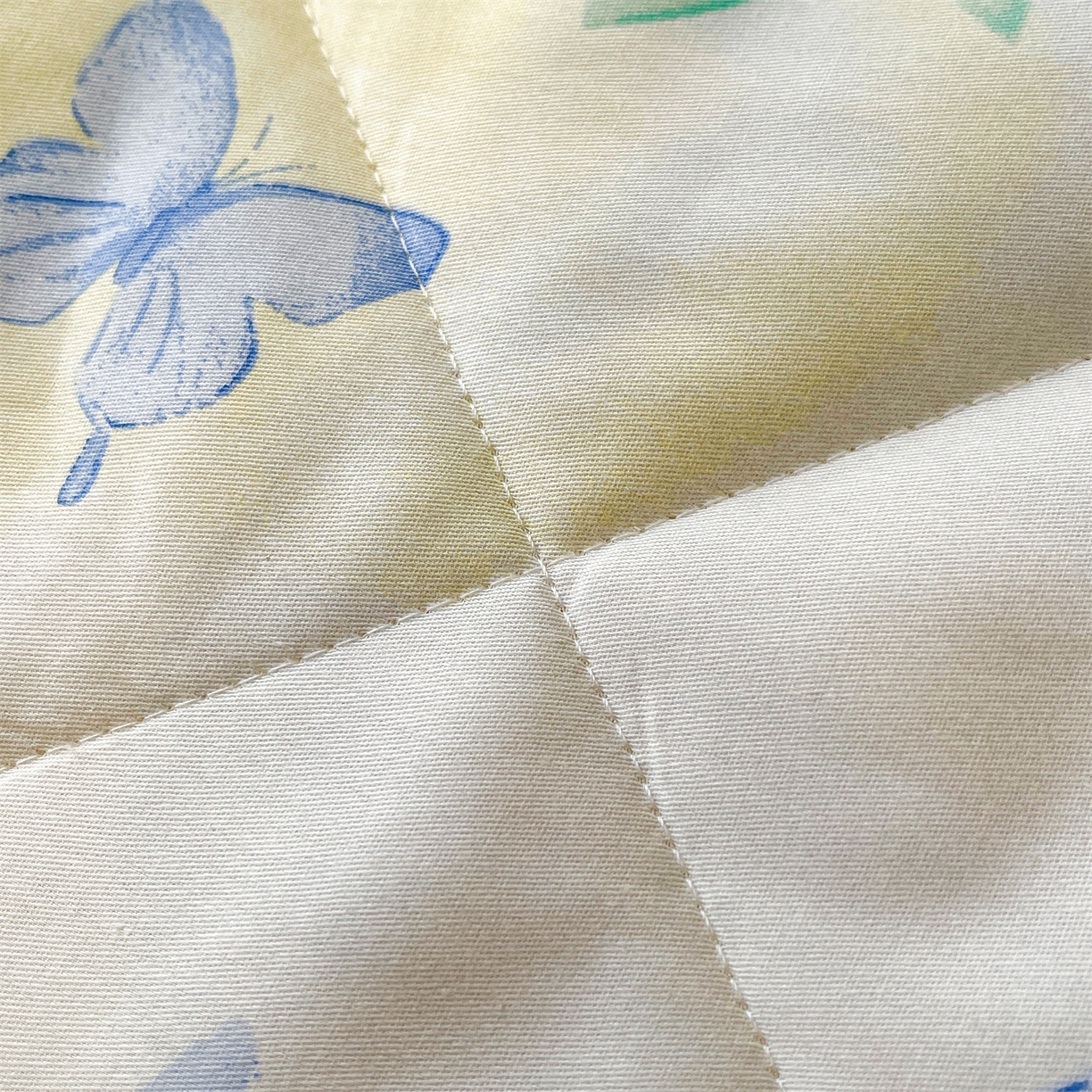 91家纺网 家纺一手货源 找家纺 仁凯家纺 2026新款A类里外全棉新疆棉花夏被四件套 被子被芯 水彩蝶梦