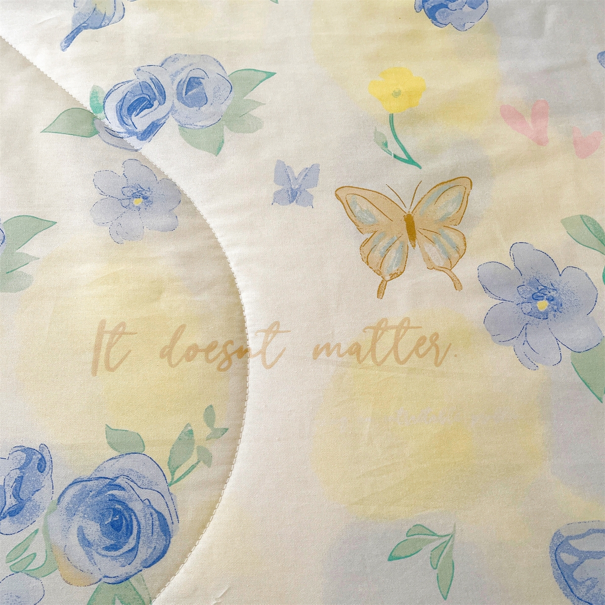 91家纺网 家纺一手货源 找家纺 仁凯家纺 2026新款A类里外全棉新疆棉花夏被四件套 被子被芯 水彩蝶梦