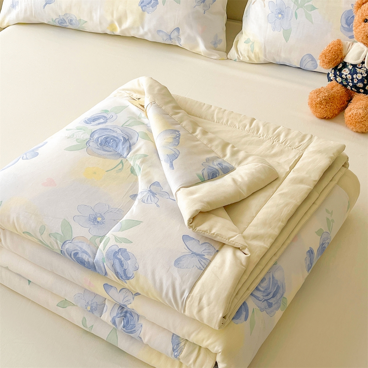 91家纺网 家纺一手货源 找家纺 仁凯家纺 2026新款A类里外全棉新疆棉花夏被四件套 被子被芯 水彩蝶梦