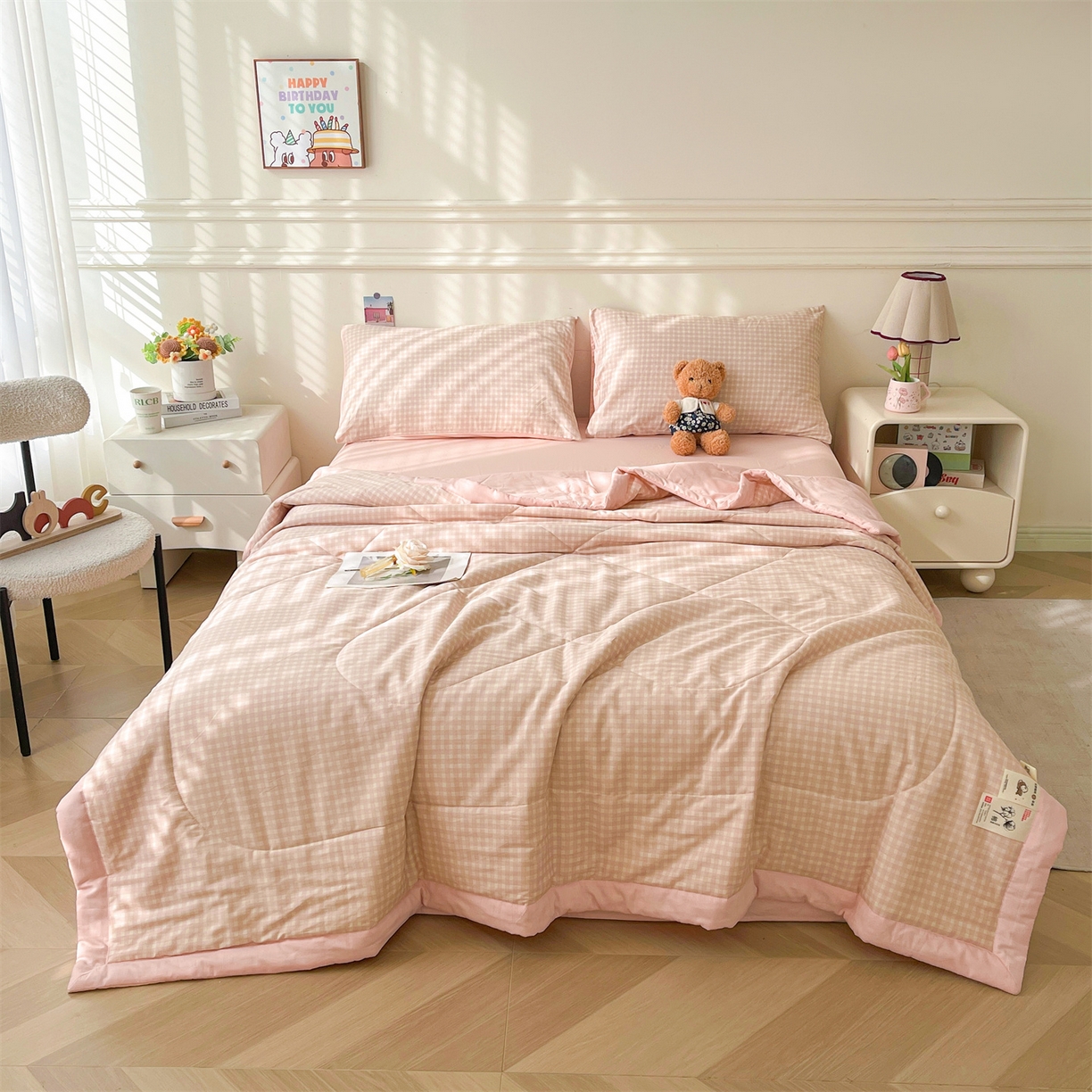 91家纺网 家纺一手货源 找家纺 仁凯家纺 2026新款A类里外全棉新疆棉花夏被四件套 被子被芯 粉雾格