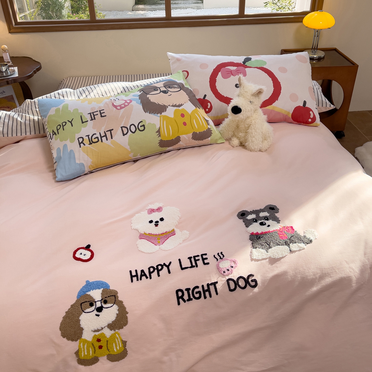 91家纺网 家纺一手货源 找家纺 （总）炫拼家纺 2026新款A类全棉40支水洗棉卡通毛巾绣+枕套大版数码印花纯棉四件套-可萌系列