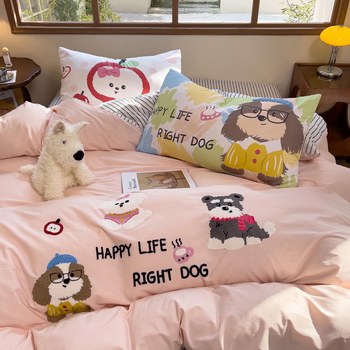 91家纺网 家纺一手货源 找家纺 （总）炫拼家纺 2026新款A类全棉40支水洗棉卡通毛巾绣+枕套大版数码印花纯棉四件套-可萌系列