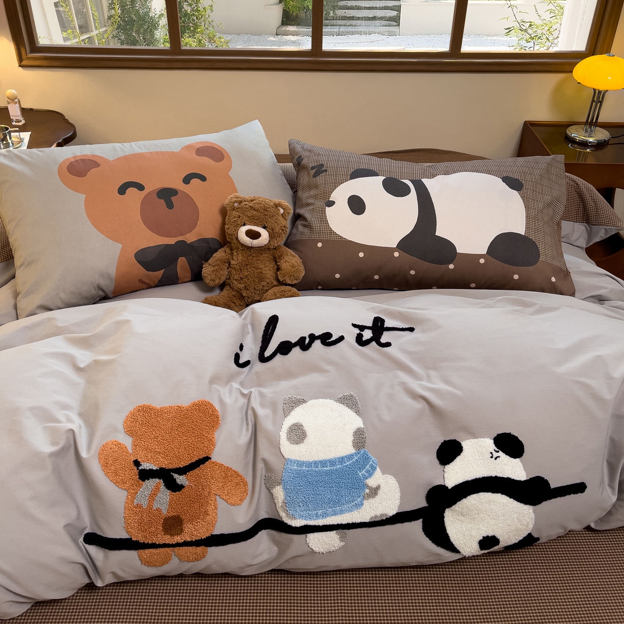 91家纺网 家纺一手货源 找家纺 （总）炫拼家纺 2026新款A类全棉40支水洗棉卡通毛巾绣+枕套大版数码印花纯棉四件套-可萌系列