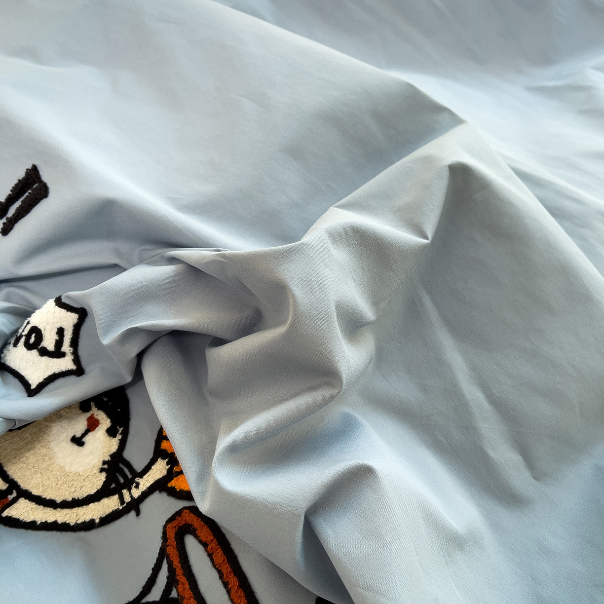 91家纺网 家纺一手货源 找家纺 炫拼家纺 2026新款A类全棉40支水洗棉卡通毛巾绣+枕套大版数码印花纯棉四件套-可萌系列 可萌-潮酷兔